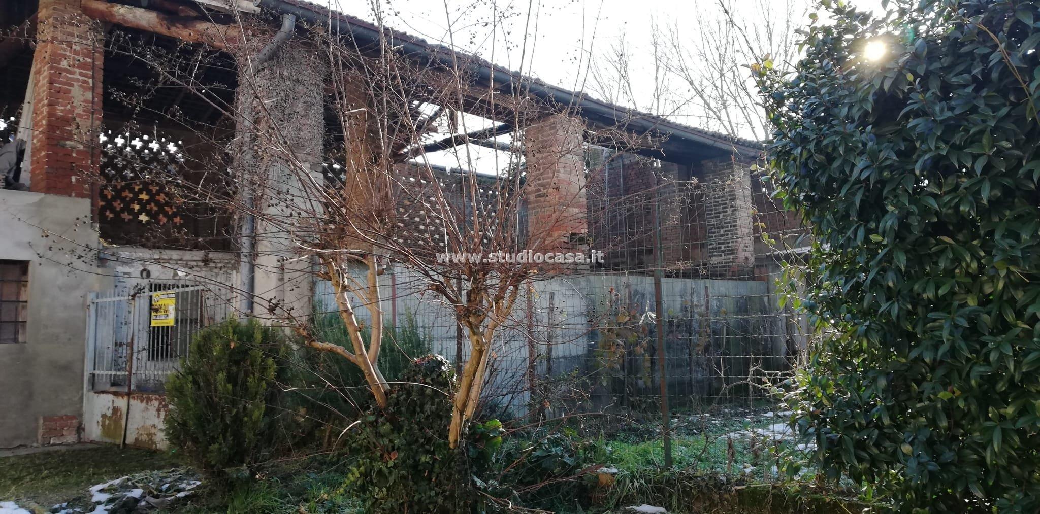 Casa Plurifamiliare in vendita a Crespiatica