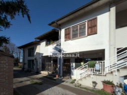 Casa Plurifamiliare in vendita a Pandino