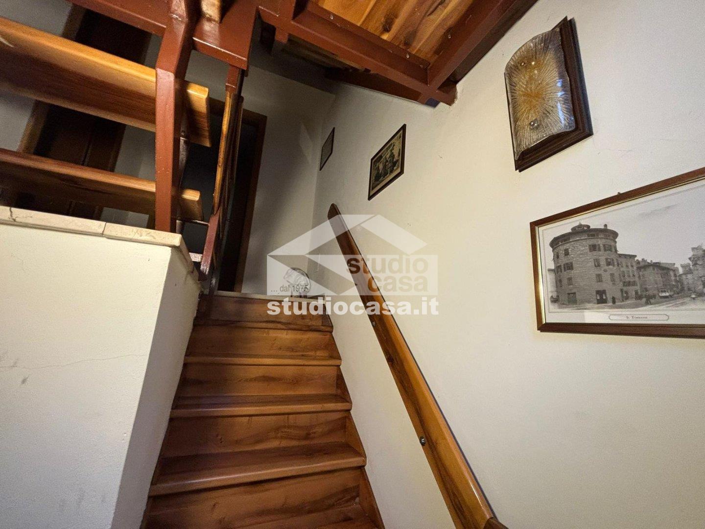 Casa Unifamiliare in vendita a Cimone
