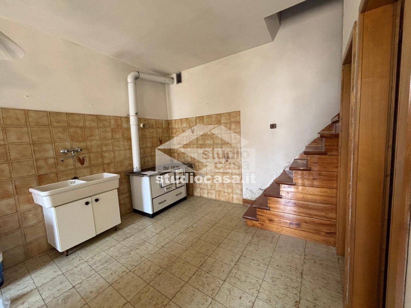 Casa Unifamiliare in vendita a Cimone