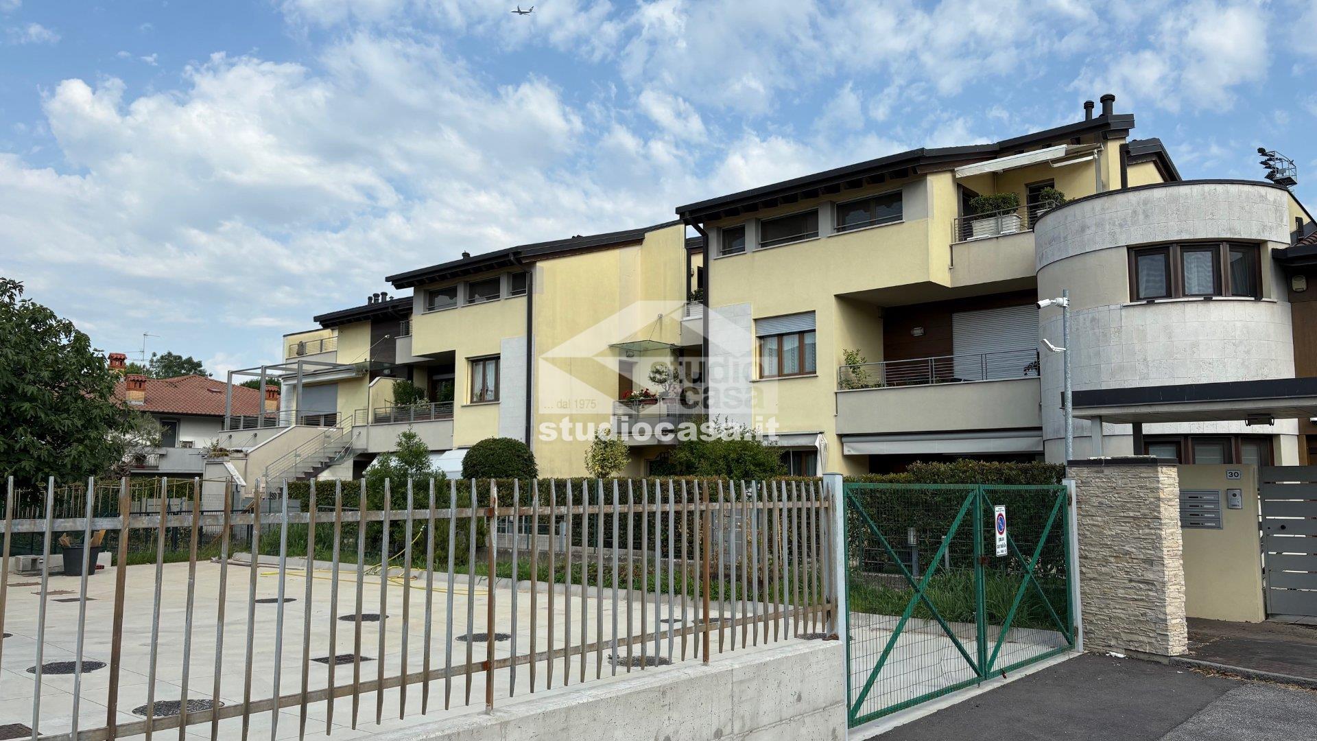 Appartamento in Villa in vendita a Azzano San Paolo