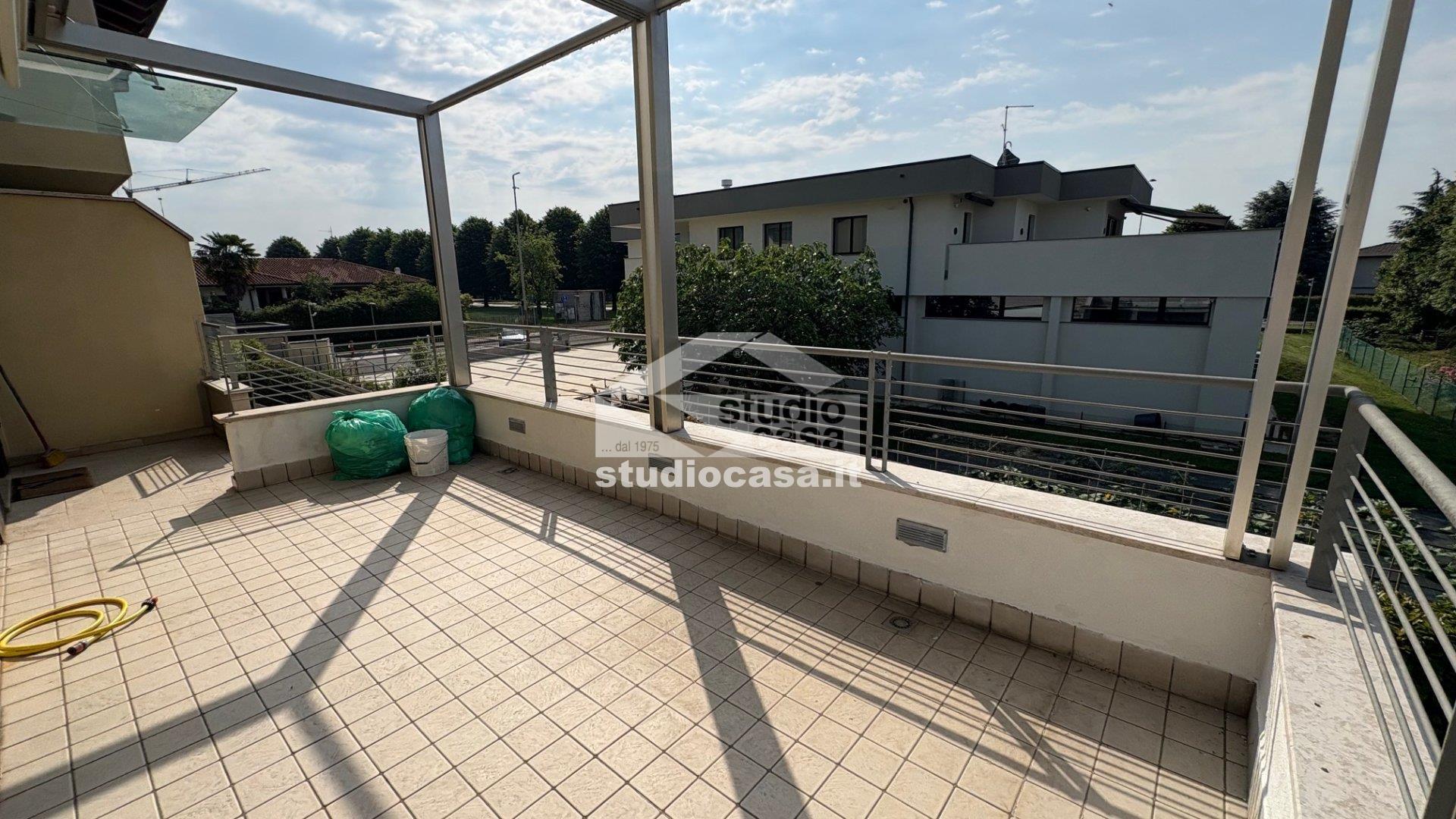 Appartamento in Villa in vendita a Azzano San Paolo