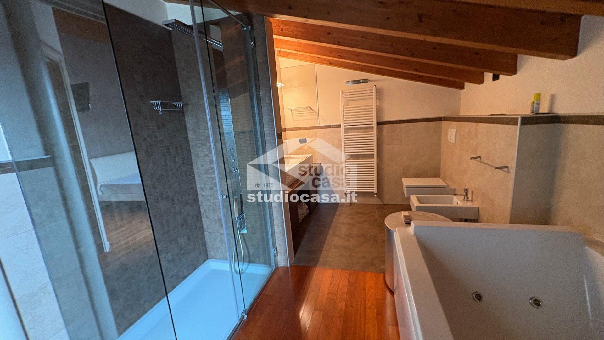 Appartamento in Villa in vendita a Azzano San Paolo