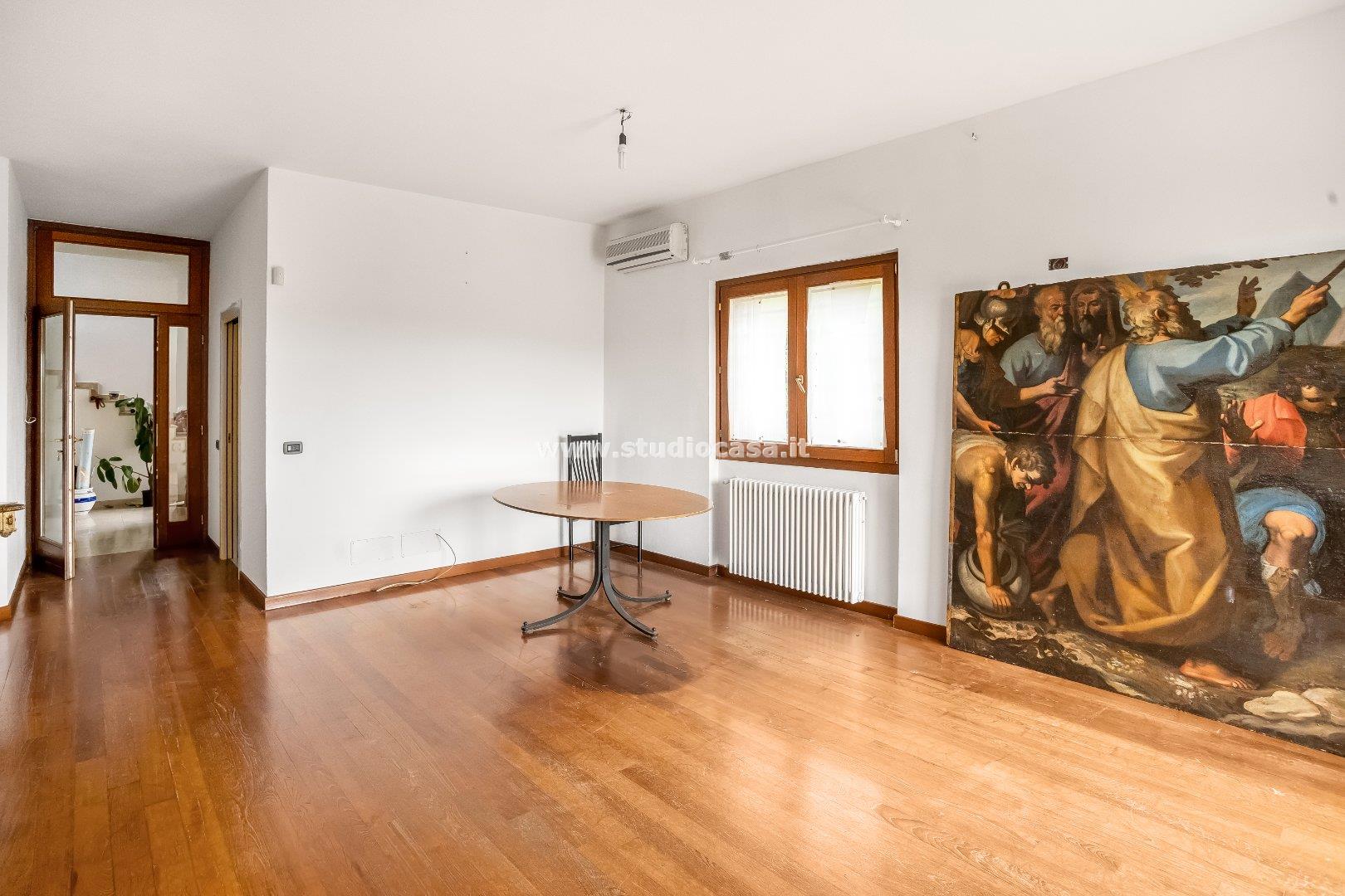 Villa Unifamiliare in vendita a Cenate Sopra