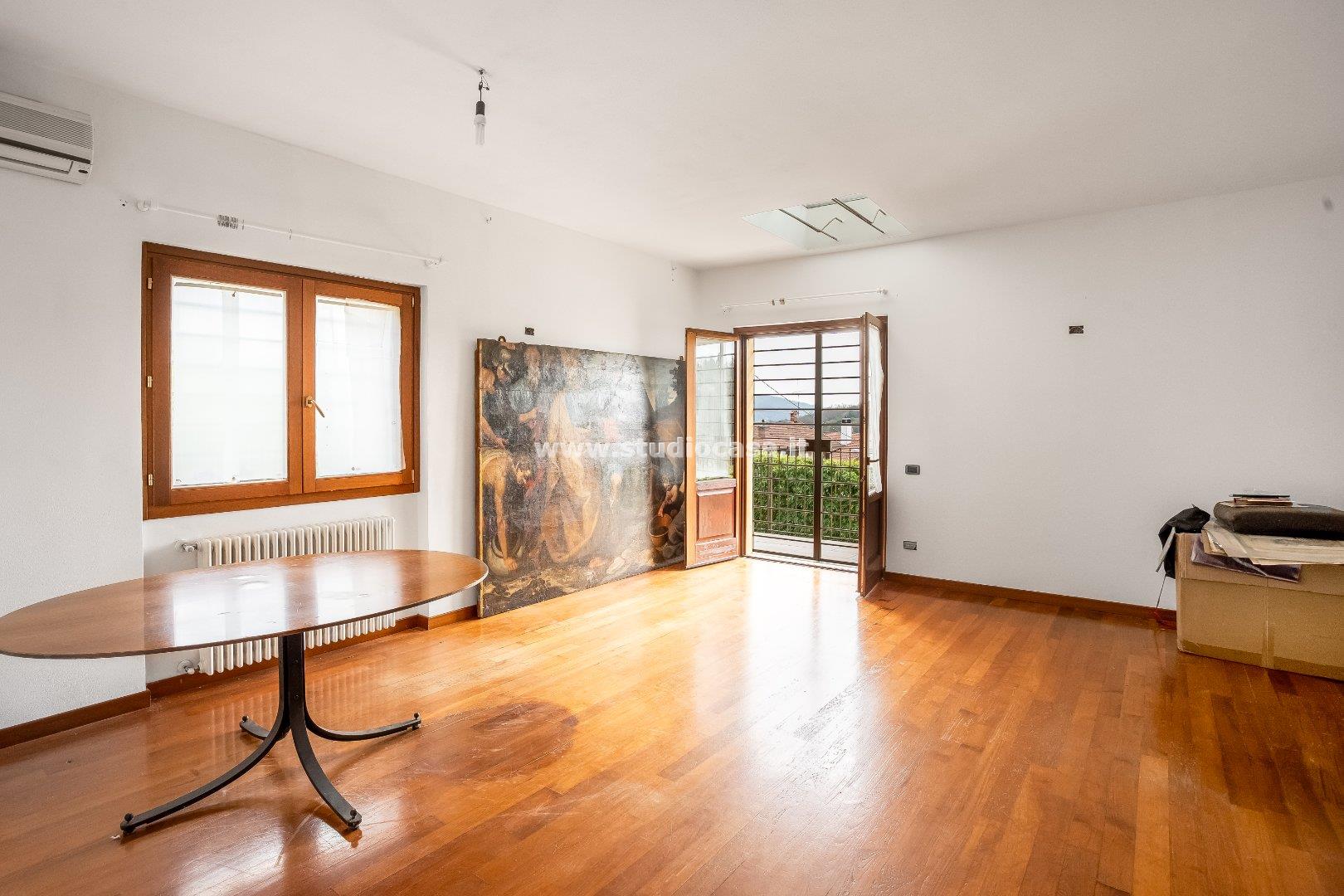 Villa Unifamiliare in vendita a Cenate Sopra
