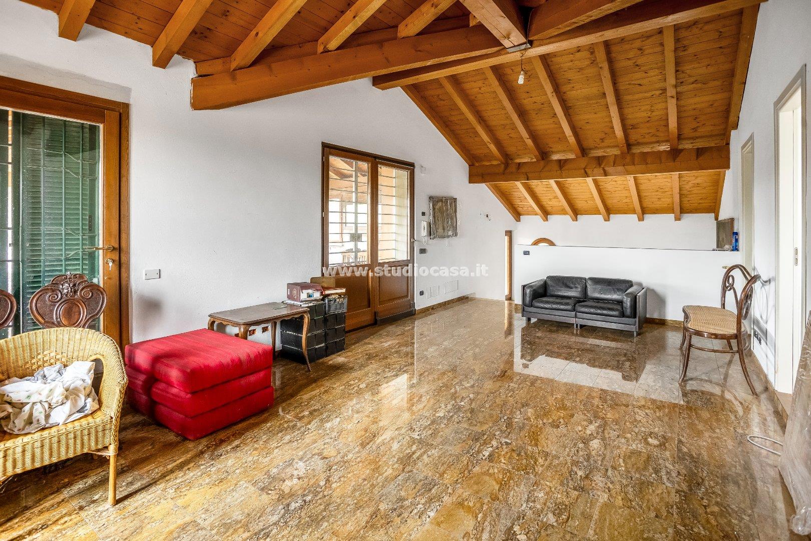 Villa Unifamiliare in vendita a Cenate Sopra