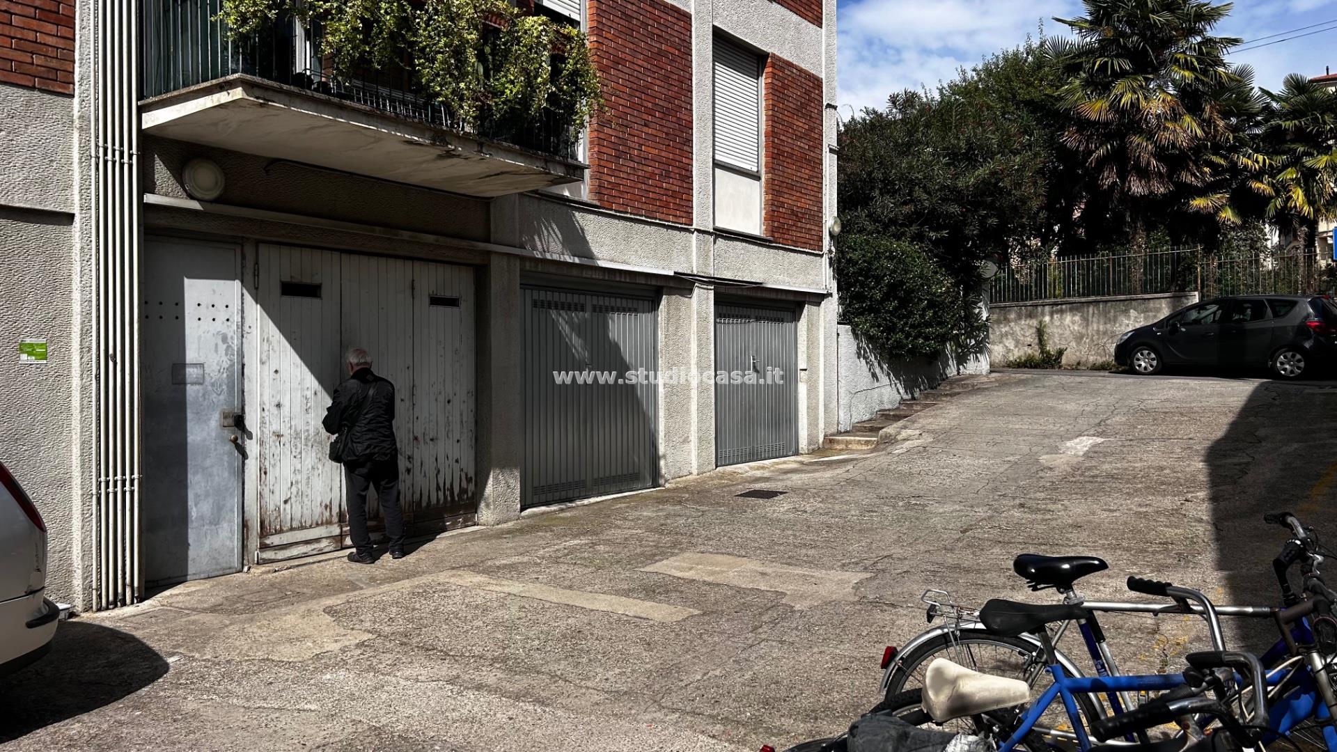 Box / Autorimessa in vendita a Bergamo