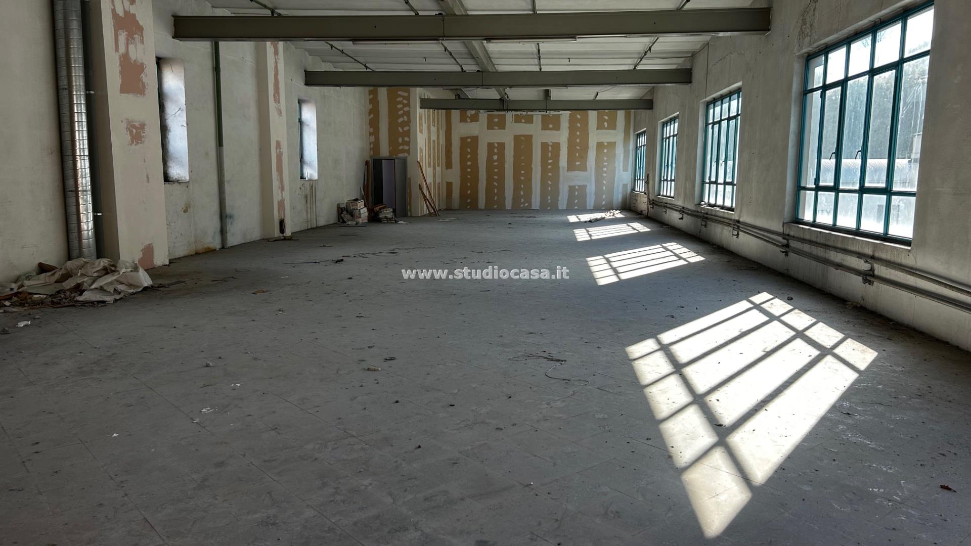 Magazzino in affitto a Brembate di Sopra