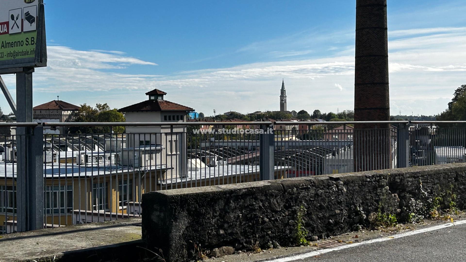 Magazzino in affitto a Brembate di Sopra