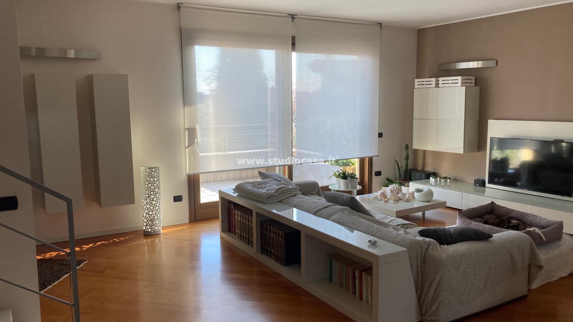 Appartamento in Villa in vendita a Azzano San Paolo