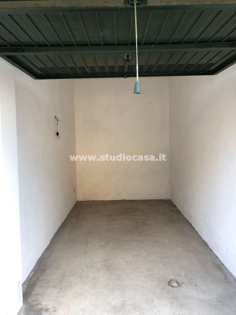 Box / Autorimessa in vendita a Lardirago