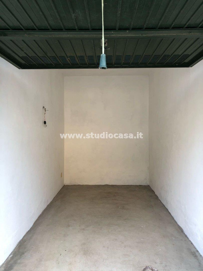 Box / Autorimessa in vendita a Lardirago