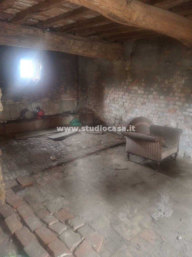 Cascina in vendita a Badia Pavese