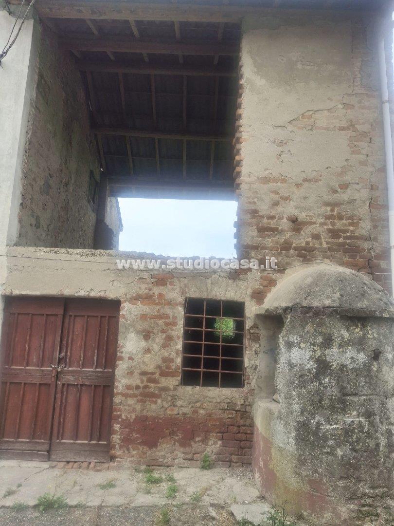 Cascina in vendita a Badia Pavese