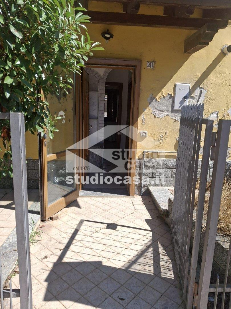 Casa Plurifamiliare in vendita a Linarolo