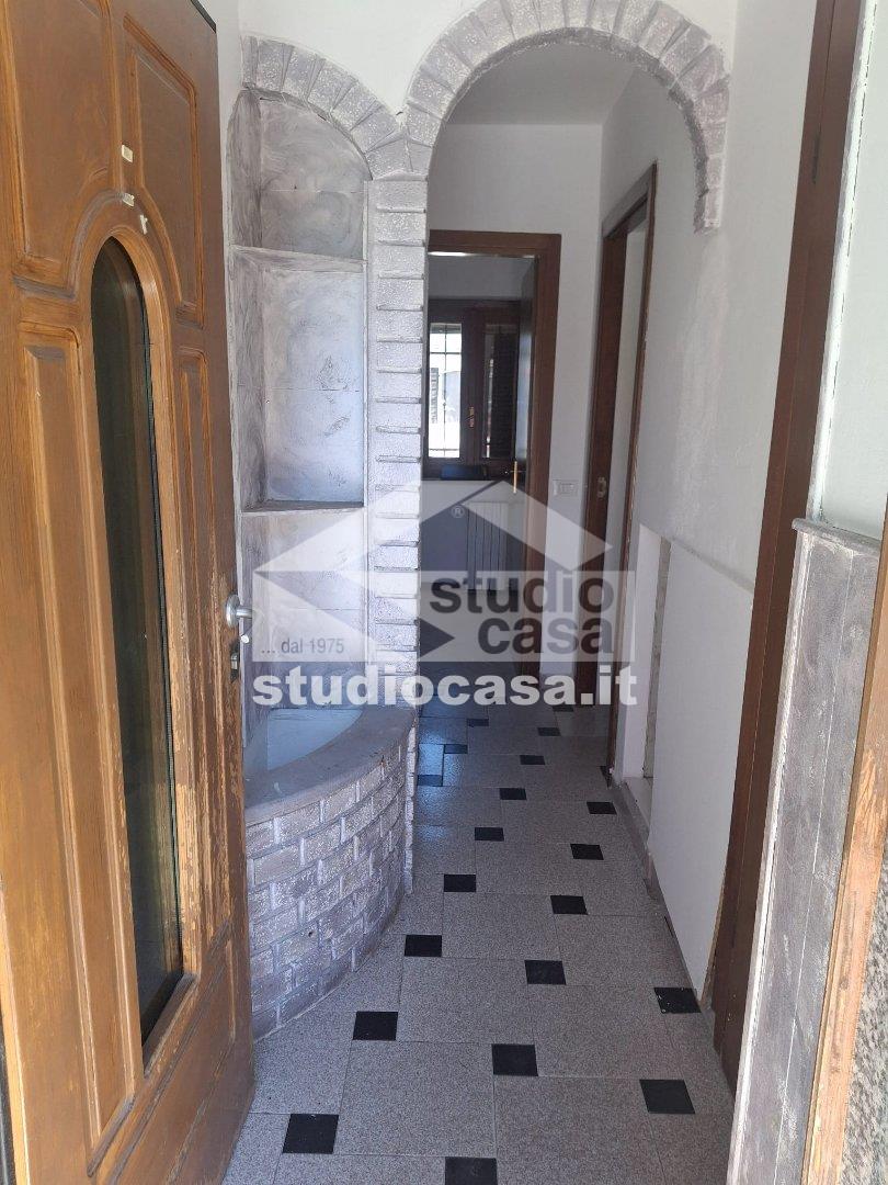 Casa Plurifamiliare in vendita a Linarolo