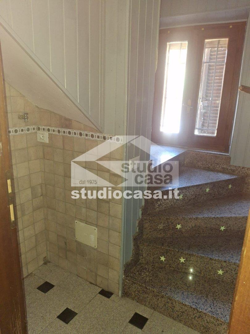 Casa Plurifamiliare in vendita a Linarolo
