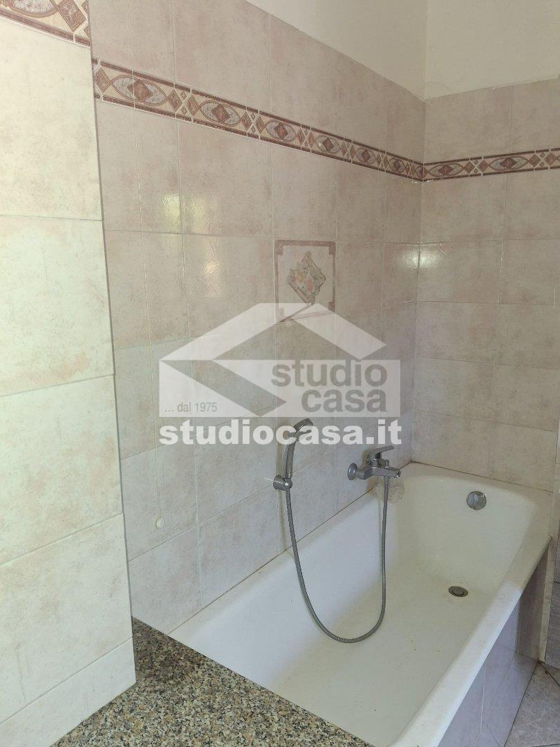 Casa Plurifamiliare in vendita a Linarolo
