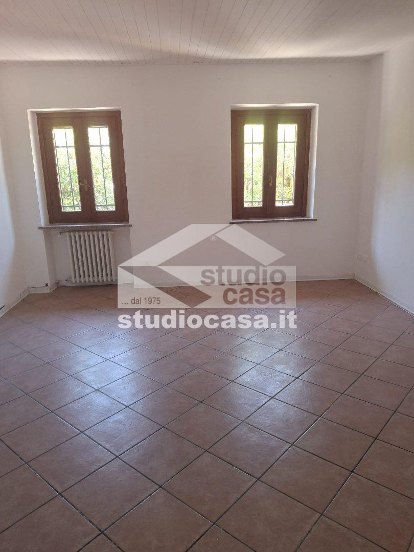 Casa Plurifamiliare in vendita a Linarolo