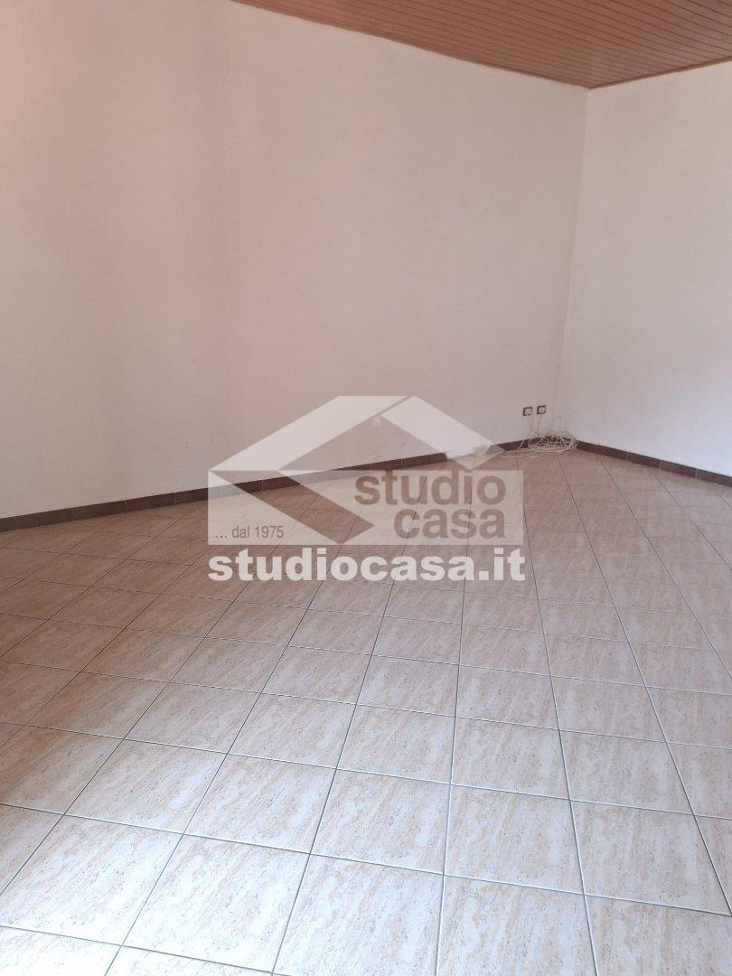 Casa Plurifamiliare in vendita a Linarolo