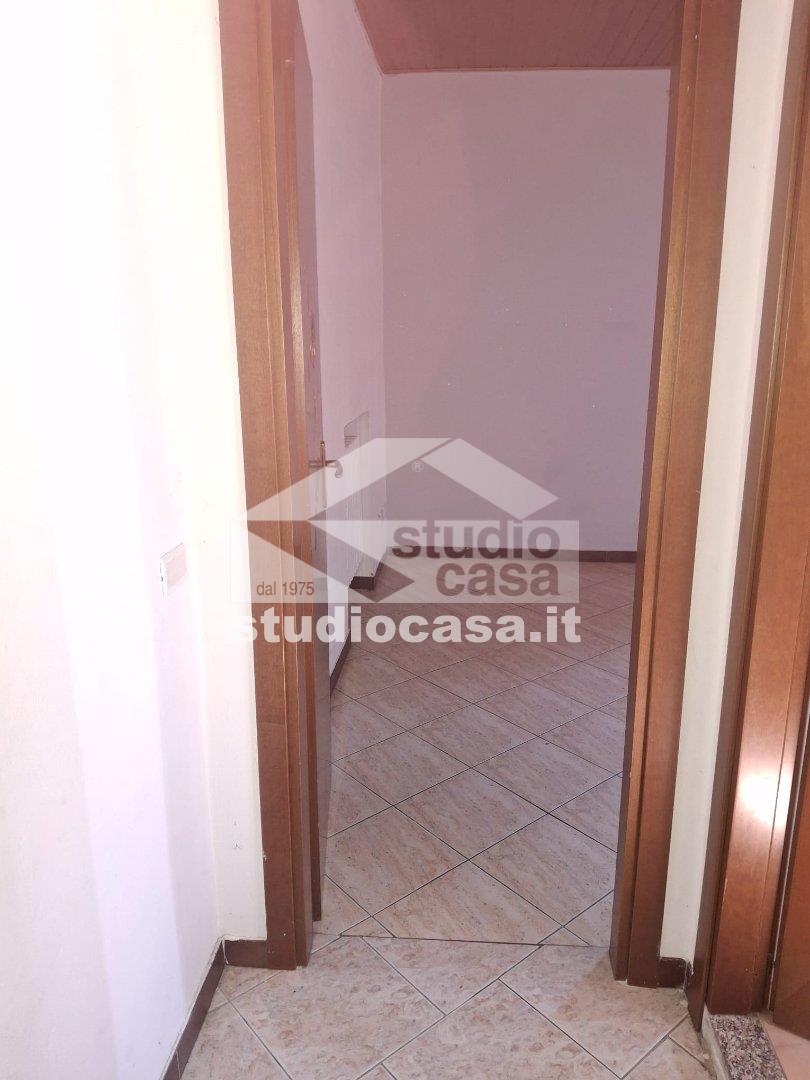 Casa Plurifamiliare in vendita a Linarolo
