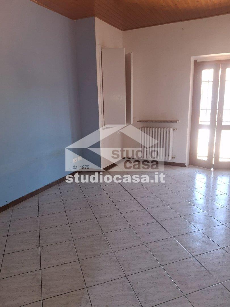 Casa Plurifamiliare in vendita a Linarolo