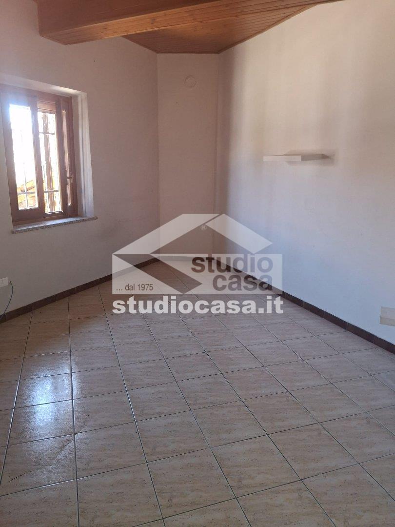 Casa Plurifamiliare in vendita a Linarolo