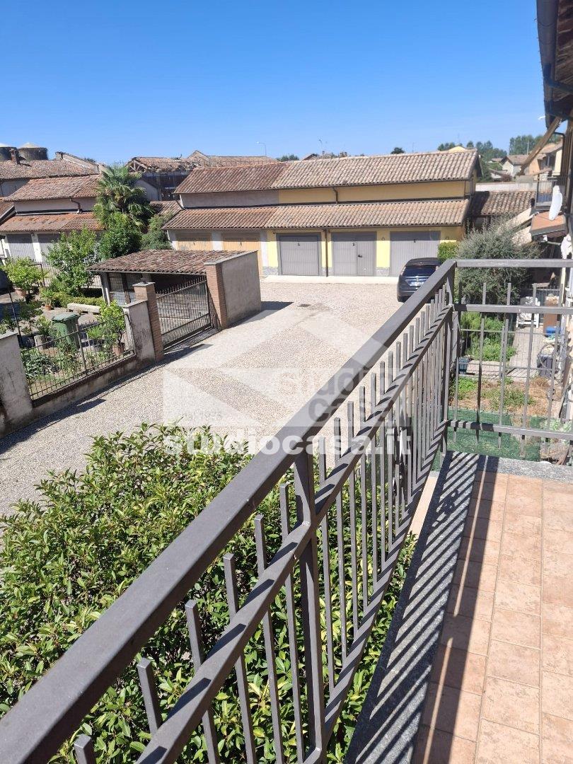 Casa Plurifamiliare in vendita a Linarolo
