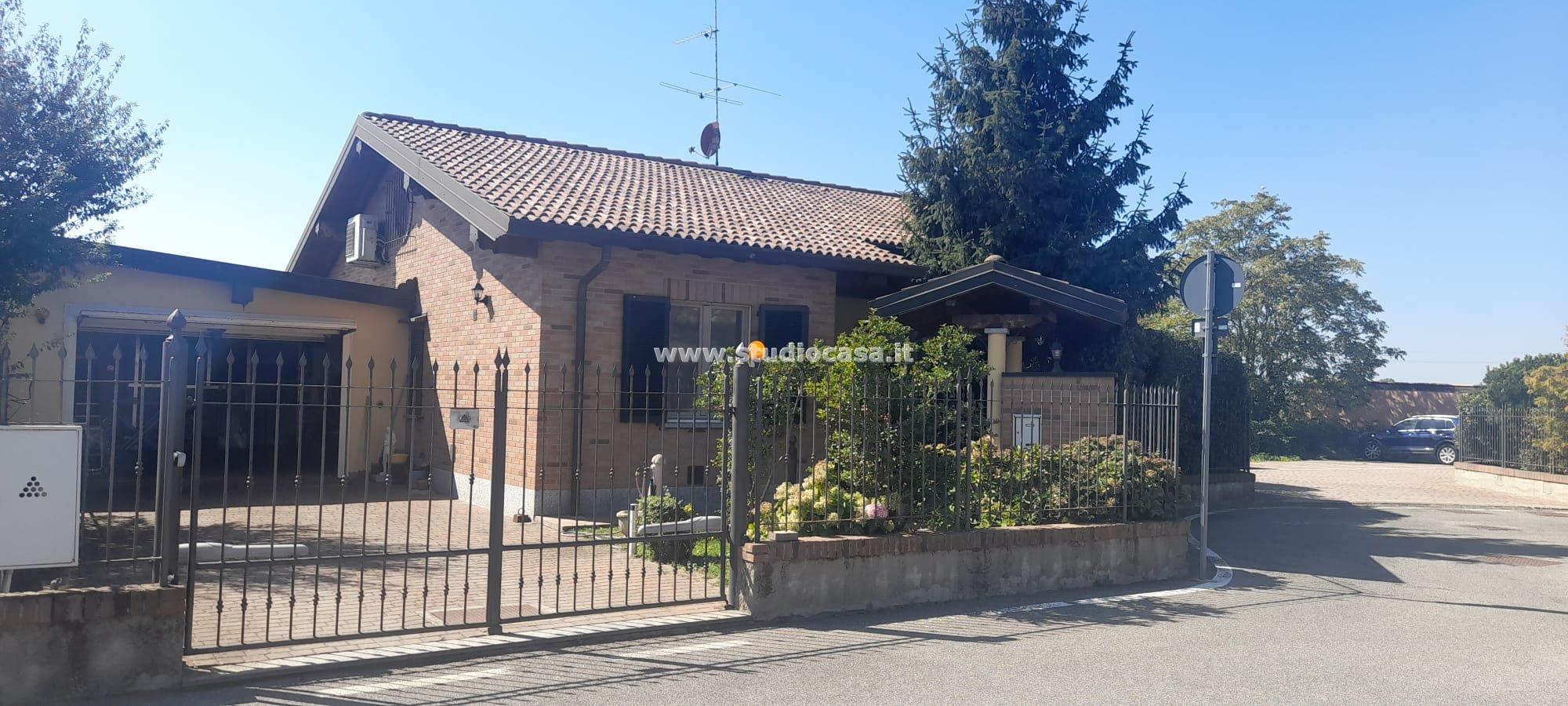 Villa a schiera di testa in vendita a Albuzzano