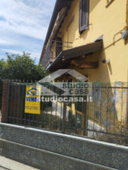 Casa Plurifamiliare in vendita a Linarolo