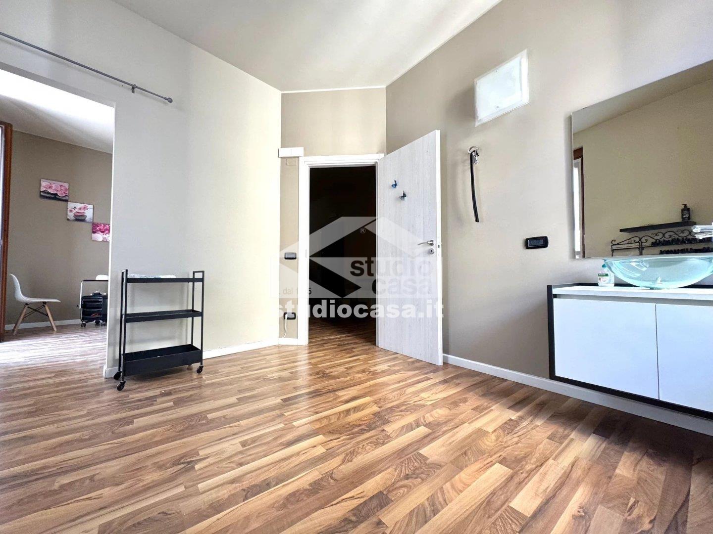 Negozio in vendita a Crema