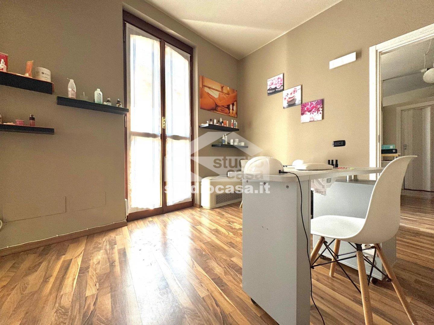 Negozio in vendita a Crema