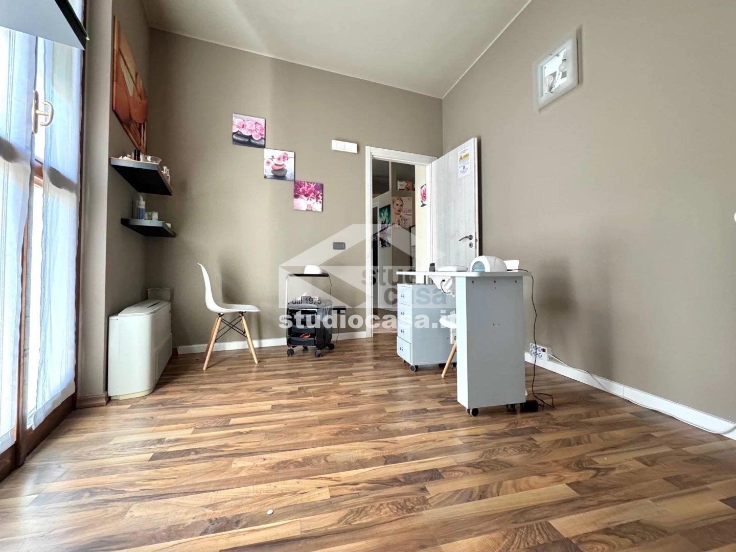 Negozio in vendita a Crema