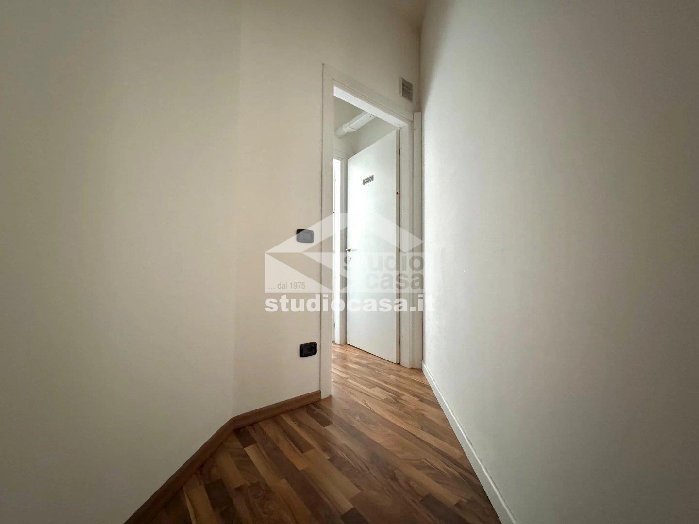 Negozio in vendita a Crema