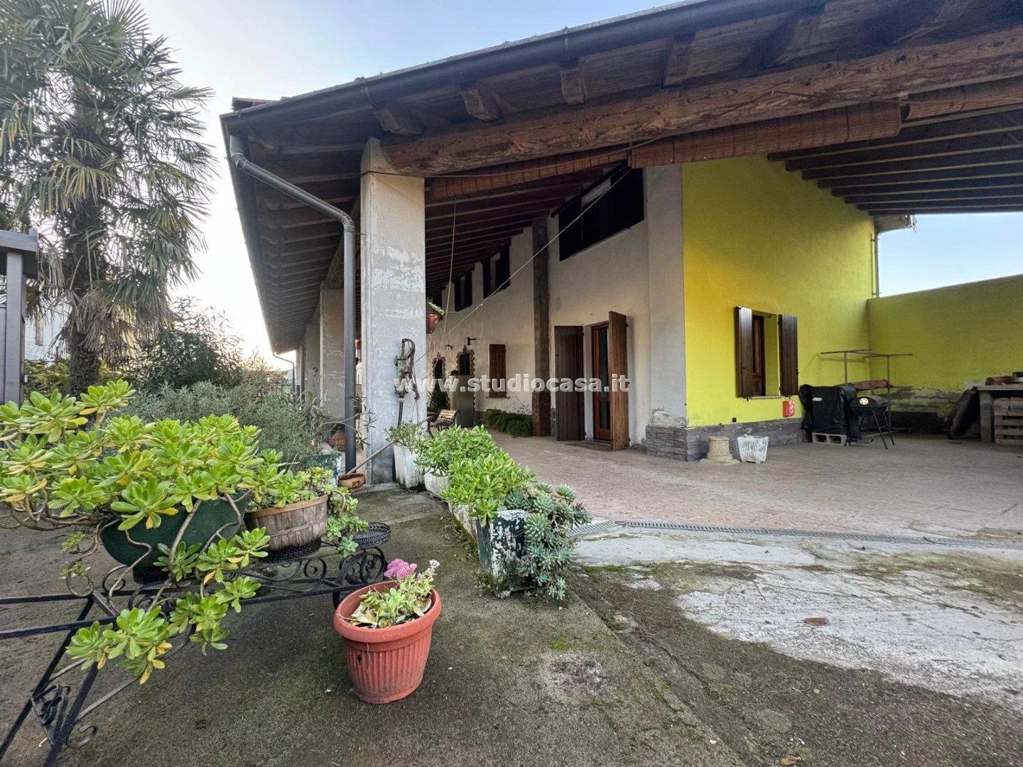 Cascina in vendita a Camisano