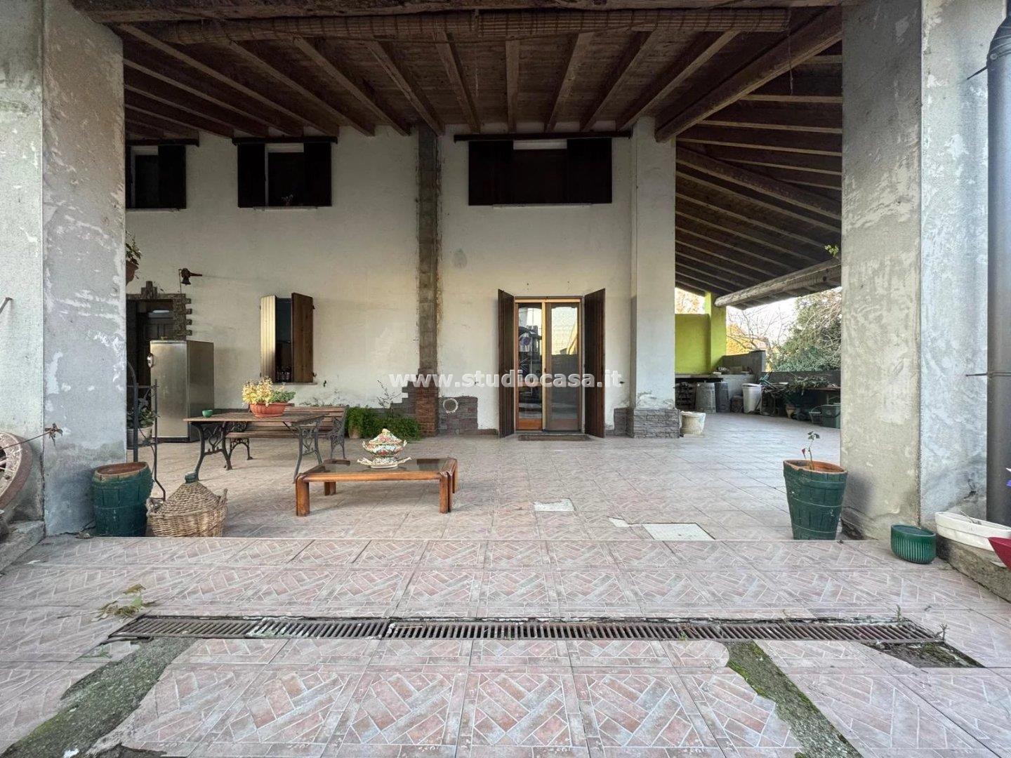 Cascina in vendita a Camisano