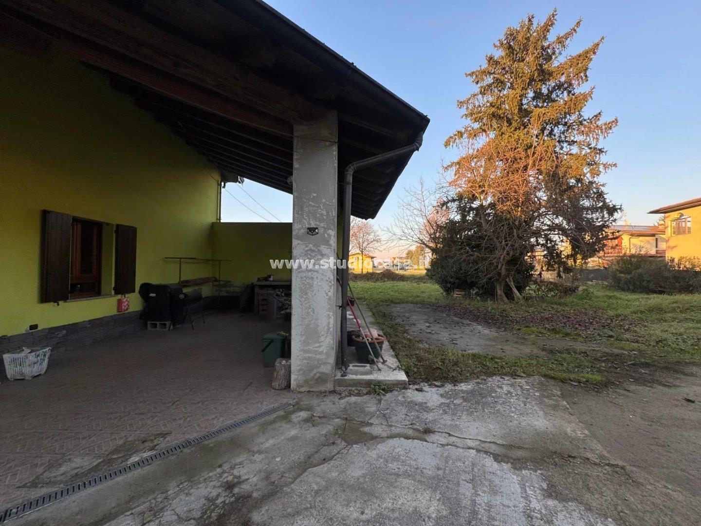 Cascina in vendita a Camisano