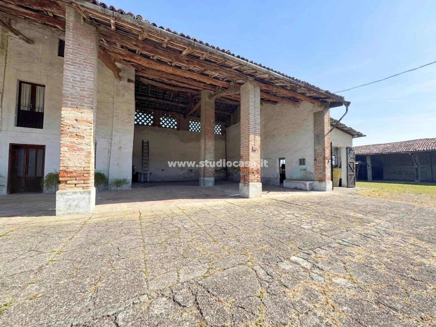 Cascina in vendita a Cremosano