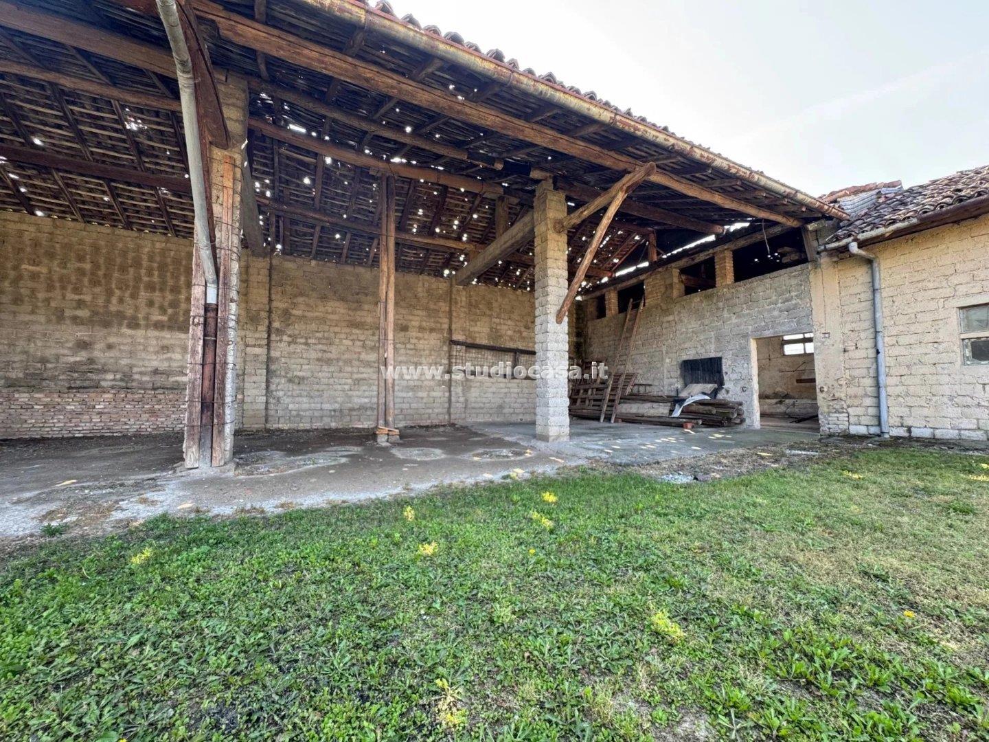 Cascina in vendita a Cremosano