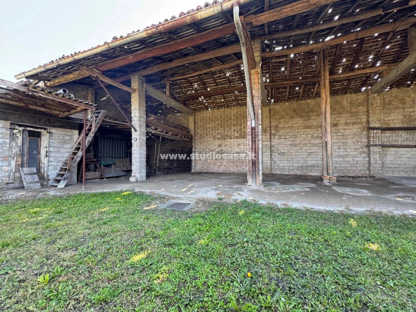 Cascina in vendita a Cremosano