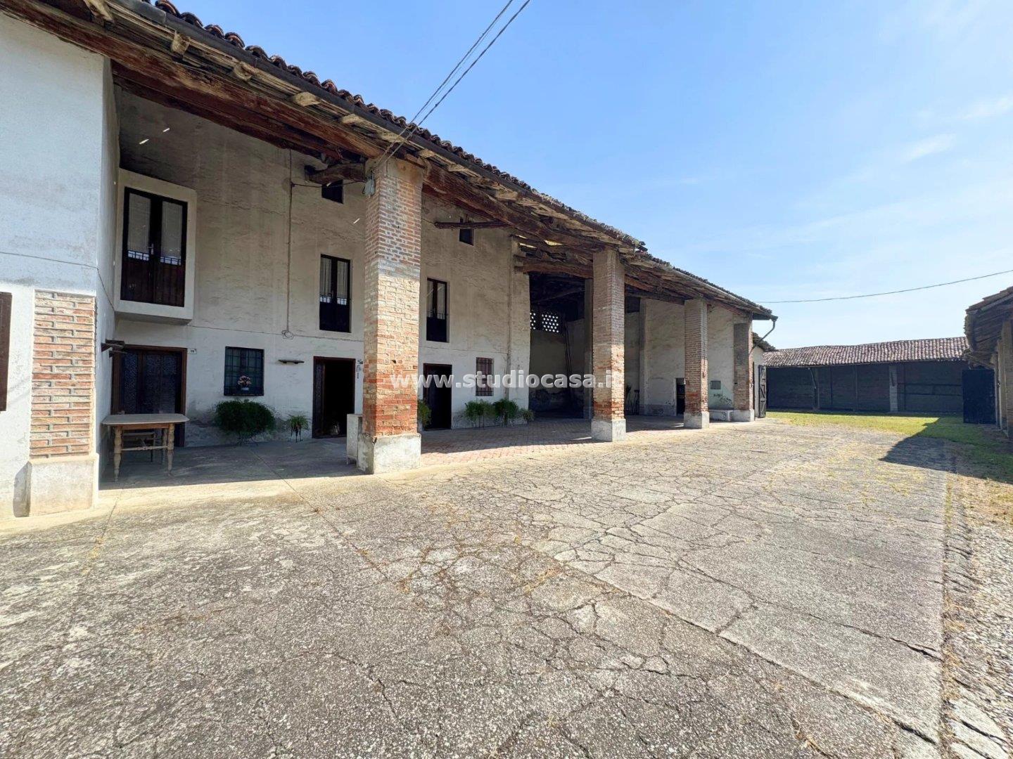 Cascina in vendita a Cremosano