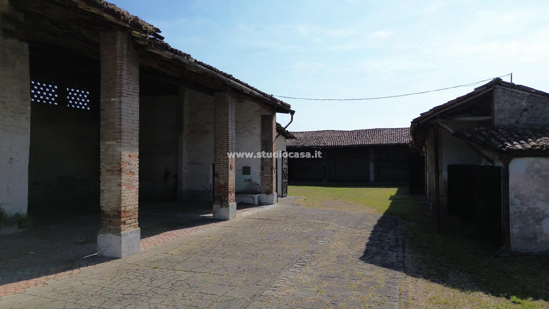 Cascina in vendita a Cremosano