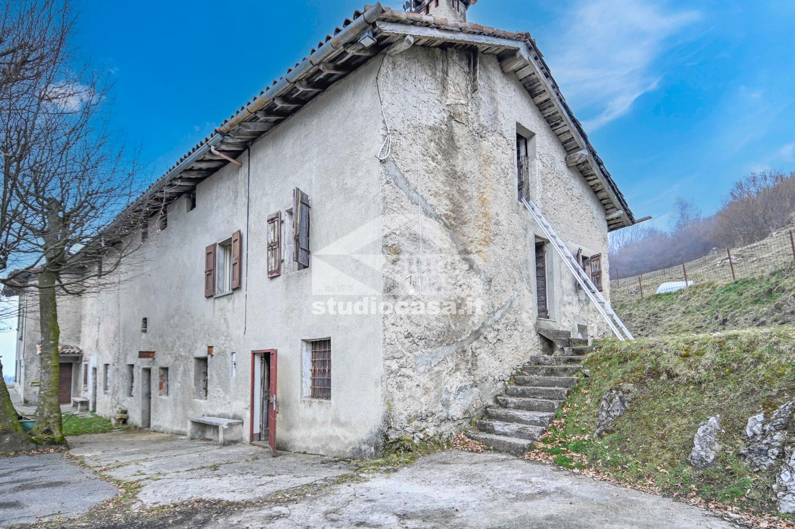 Cascina in vendita a Selvino