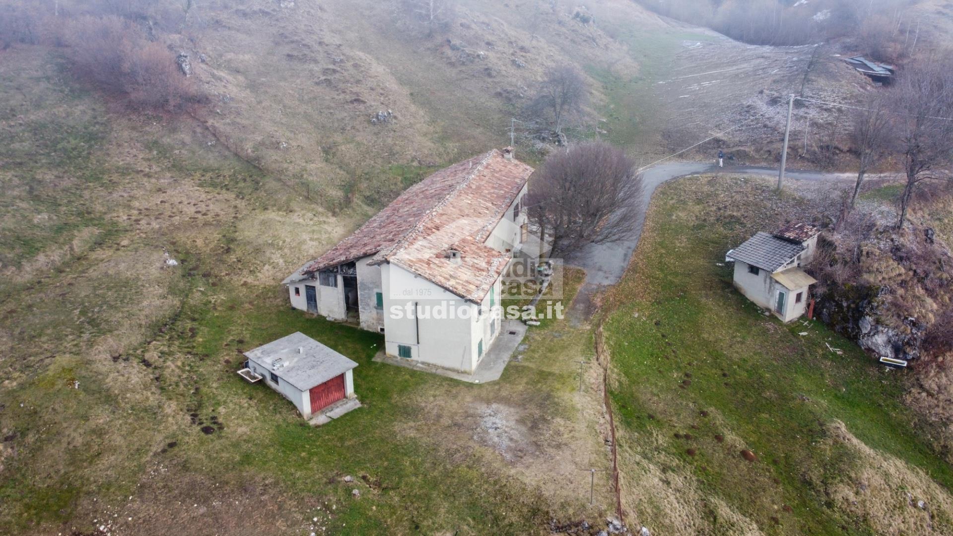 Cascina in vendita a Selvino