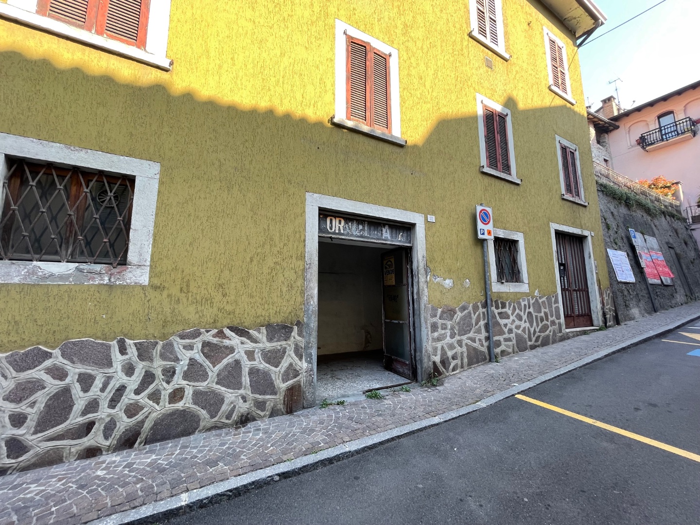 Magazzino in vendita a Gazzaniga
