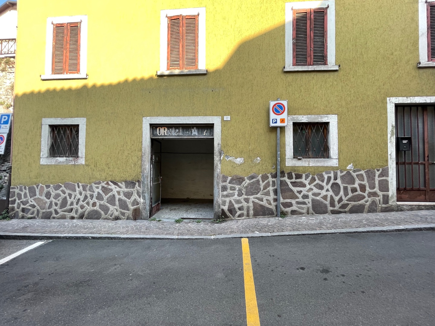 Magazzino in vendita a Gazzaniga