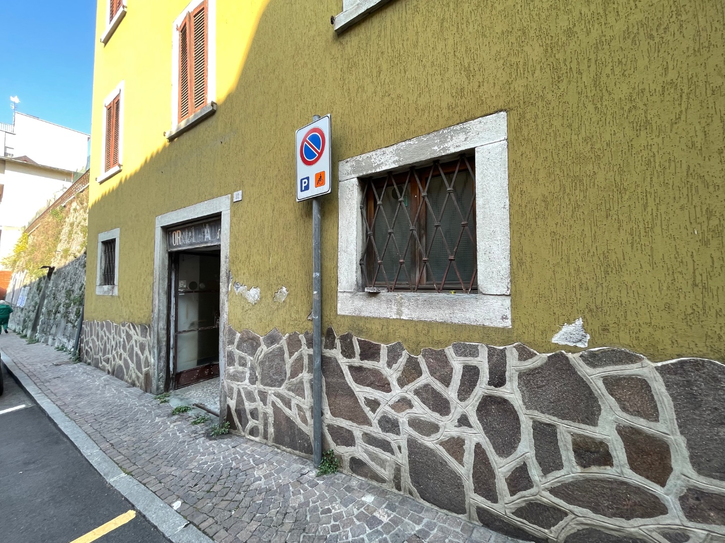 Magazzino in vendita a Gazzaniga