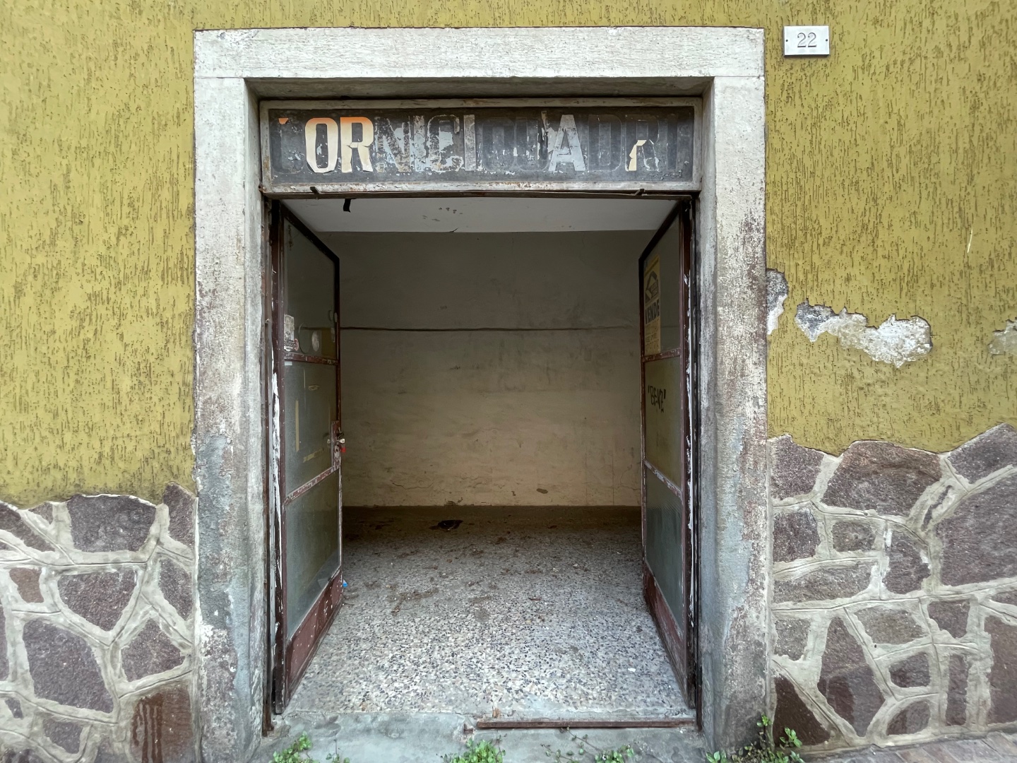 Magazzino in vendita a Gazzaniga