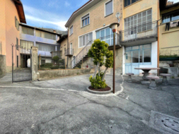 Casa Plurifamiliare in vendita a Gandino