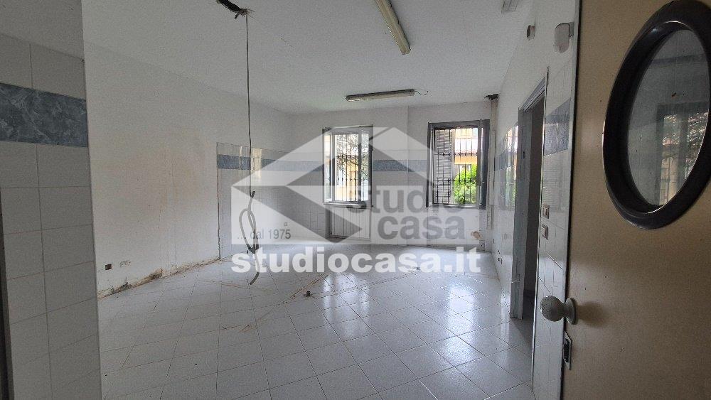 Negozio in vendita a Melzo